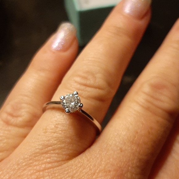 Round solitaire ring - Picture 4 of 4